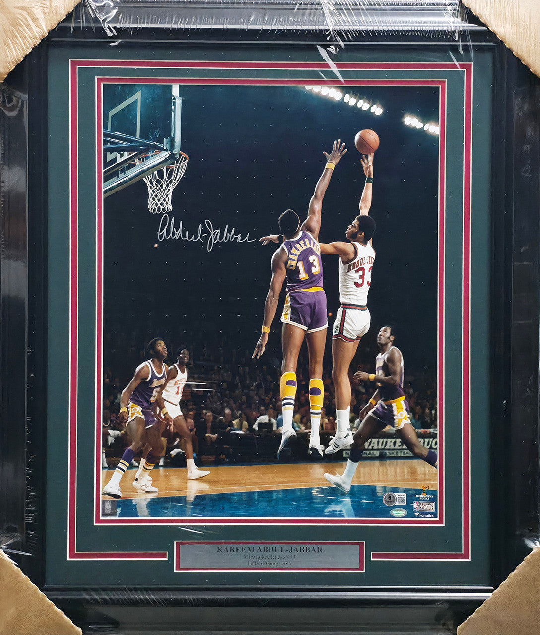 Kareem Abdul-Jabbar Autographed Framed 16x20 Photo Milwaukee Bucks Beckett BAS QR #BW06387