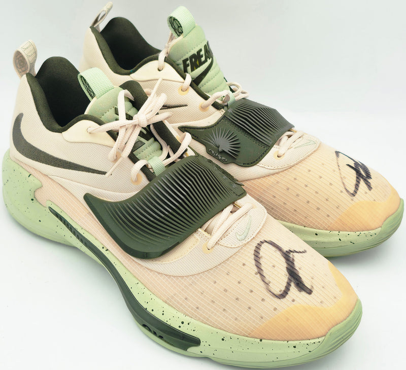 Giannis Antetokounmpo Autographed 2021 Player Exclusive (PE) Zoom Freak 3 Shoes Miami Heat Size 17 Beckett BAS QR #BR50519 & BR50520