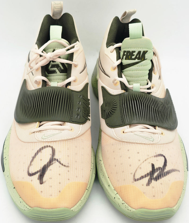 Giannis Antetokounmpo Autographed 2021 Player Exclusive (PE) Zoom Freak 3 Shoes Miami Heat Size 17 Beckett BAS QR #BR50519 & BR50520