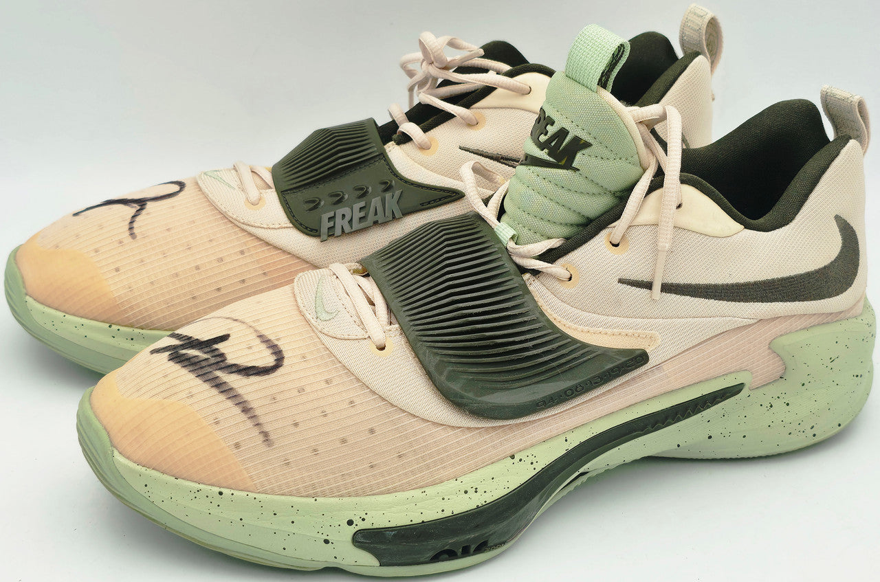 Giannis Antetokounmpo Autographed 2021 Player Exclusive (PE) Zoom Freak 3 Shoes Miami Heat Size 17 Beckett BAS QR #BR50519 & BR50520