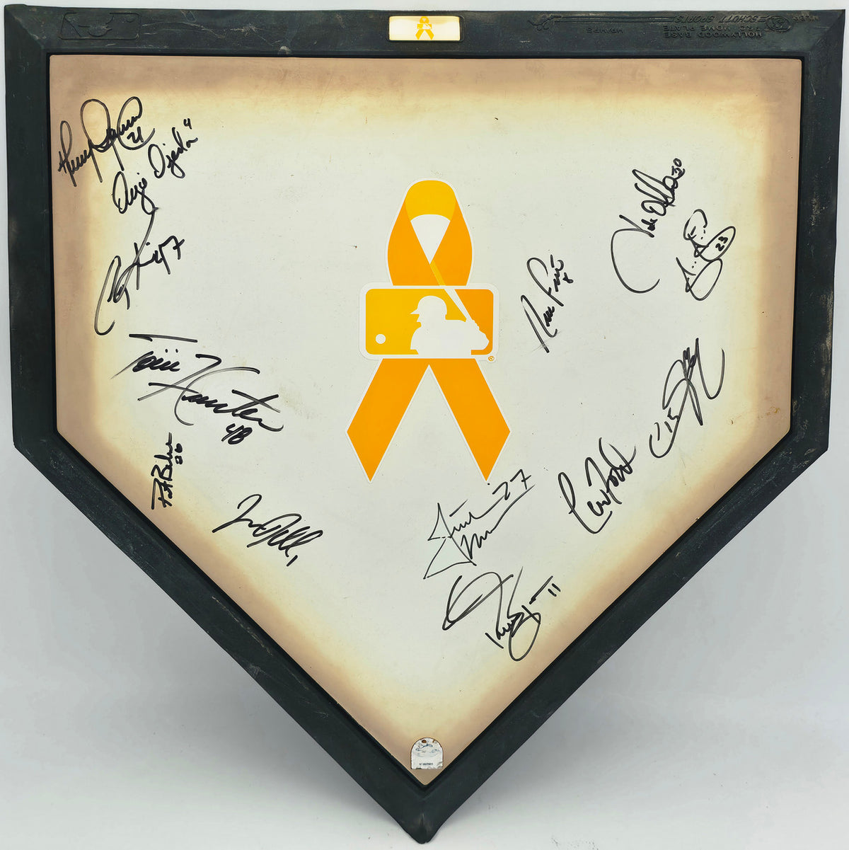 2004 Minnesota Twins Autographed Home Plate With 13 Signatures Including Justin Morneau MLB Holo #MT00273011
