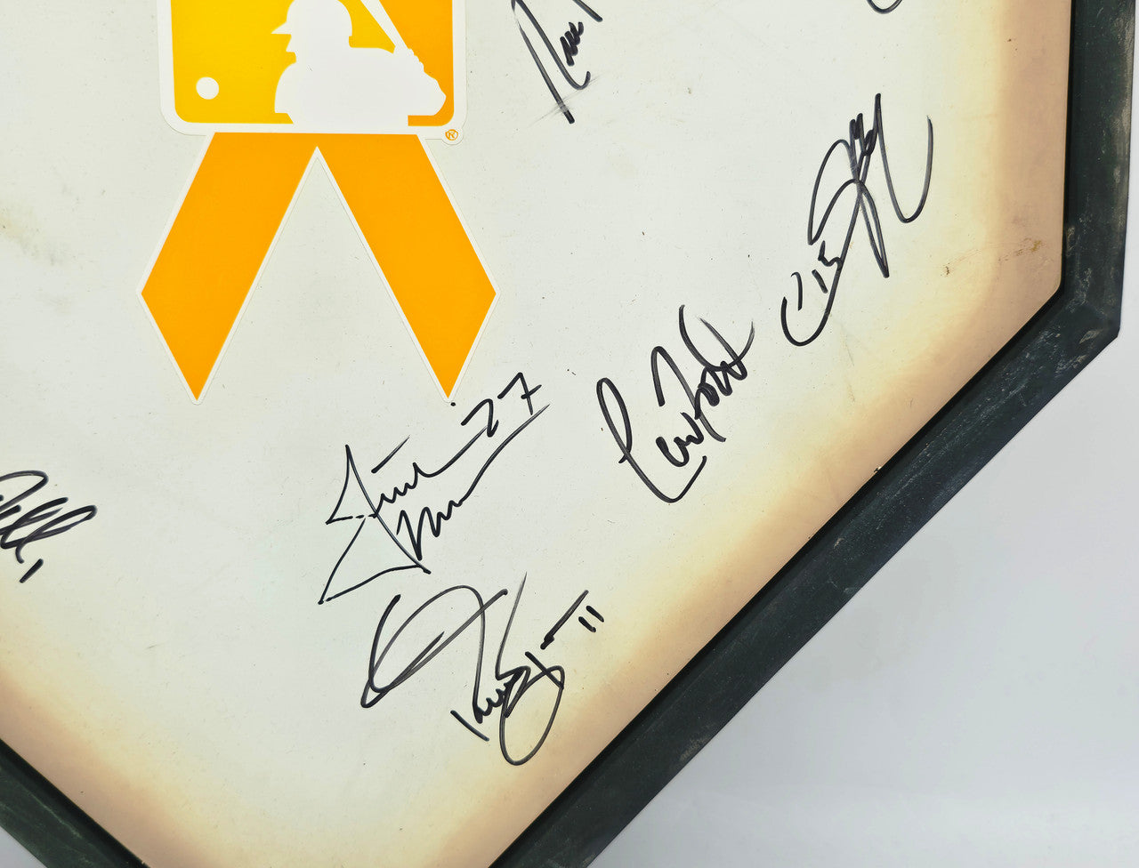 2004 Minnesota Twins Autographed Home Plate With 13 Signatures Including Justin Morneau MLB Holo #MT00273011