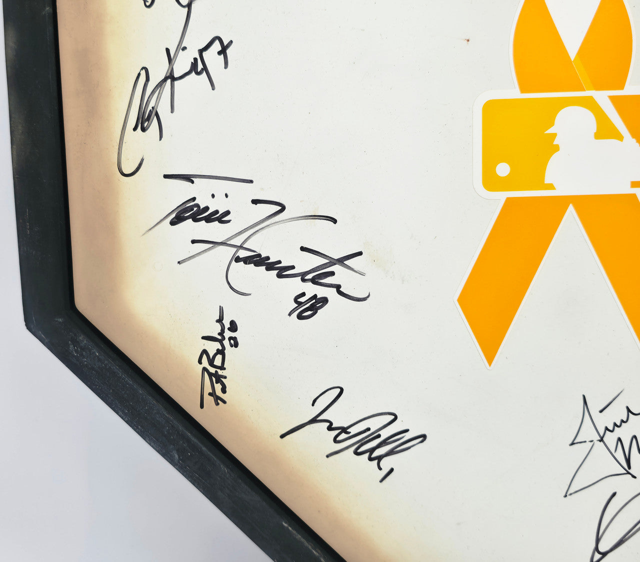 2004 Minnesota Twins Autographed Home Plate With 13 Signatures Including Justin Morneau MLB Holo #MT00273011