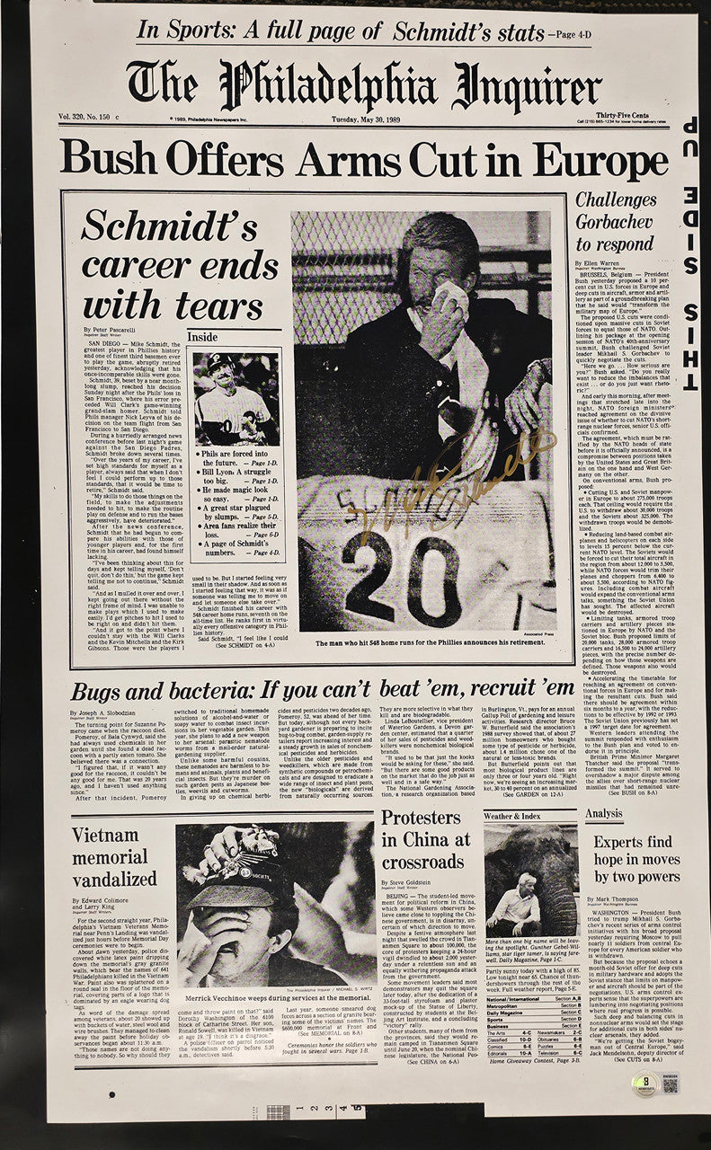 Mike Schmidt Autographed 16x24 Poster Philadelphia Phillies Beckett BAS QR #BW06384