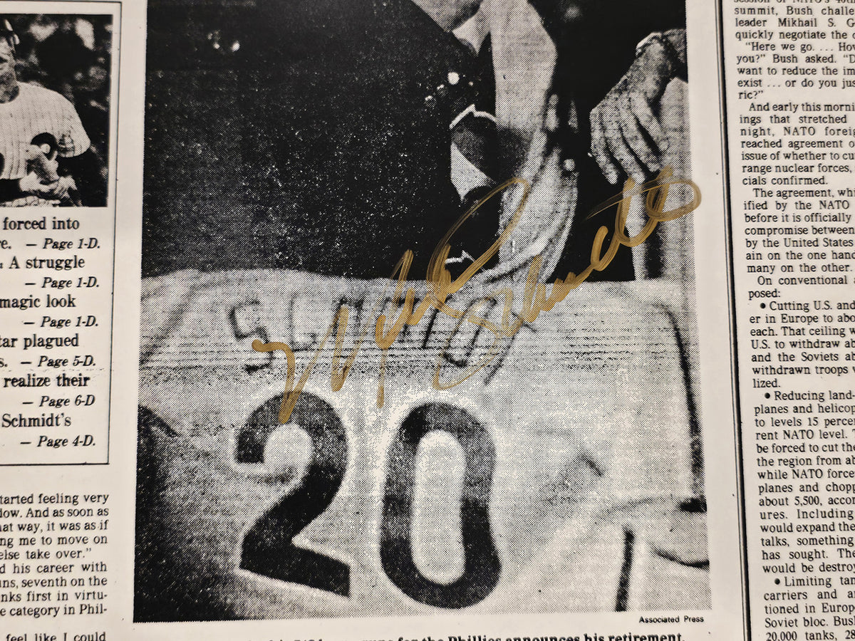 Mike Schmidt Autographed 16x24 Poster Philadelphia Phillies Beckett BAS QR #BW06384