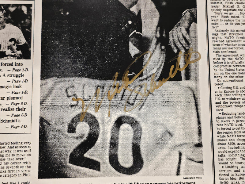 Mike Schmidt Autographed 16x24 Poster Philadelphia Phillies Beckett BAS QR #BW06384