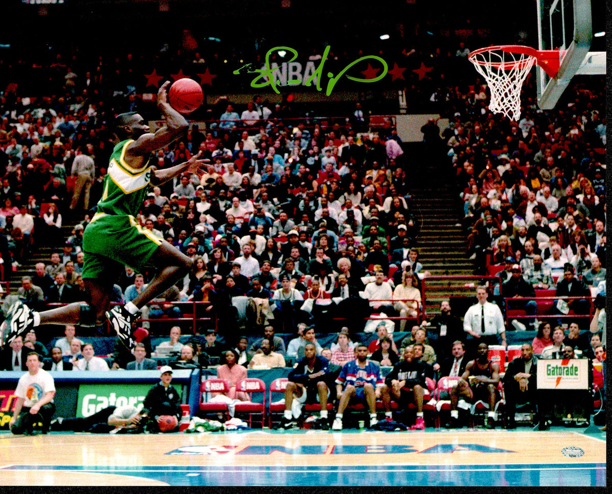 Shawn Kemp Autographed 16x20 Photo Seattle Supersonics (Smudged) MCS Holo #92569