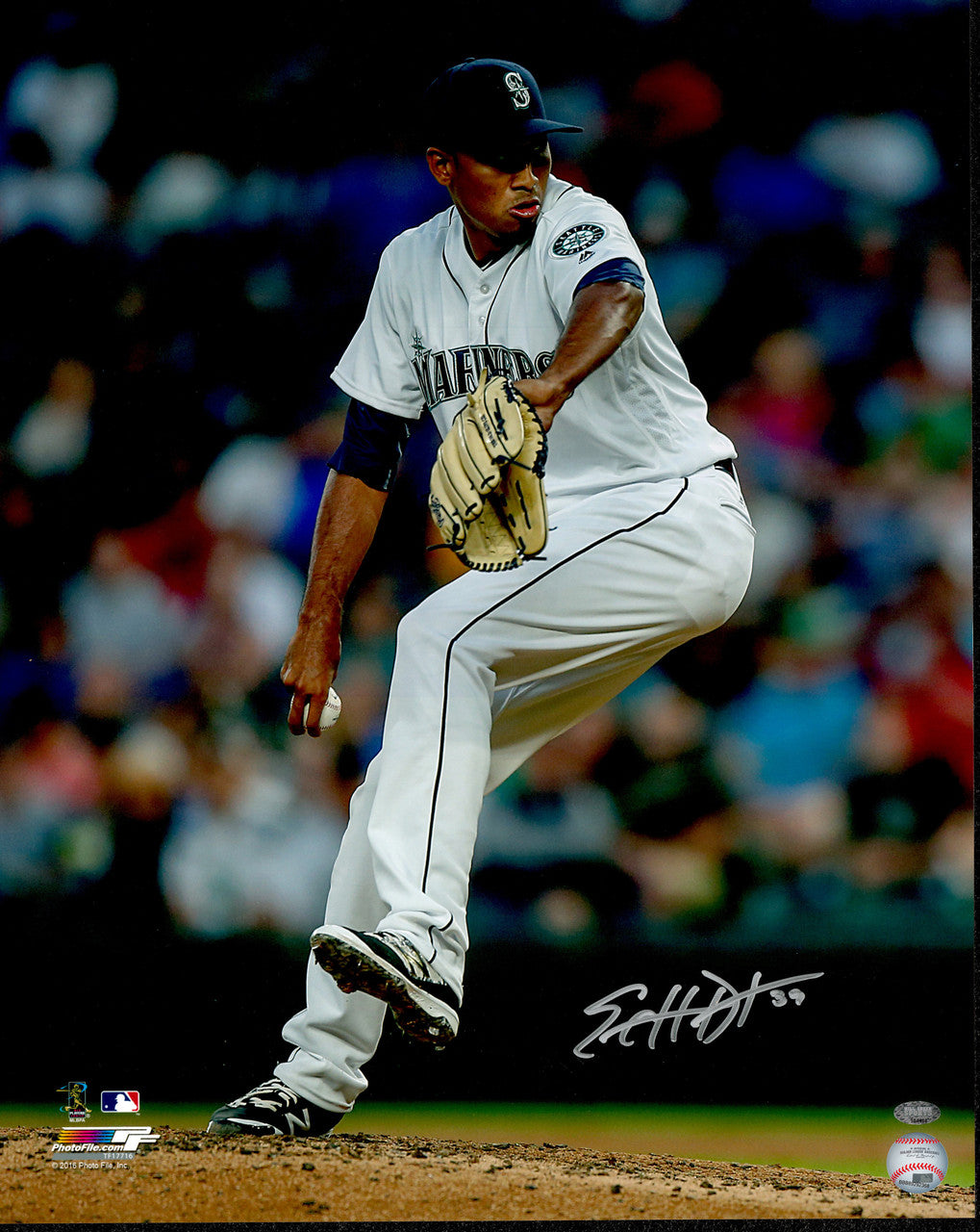 Edwin Diaz Autographed 16x20 Photo Seattle Mariners MCS Holo #104488
