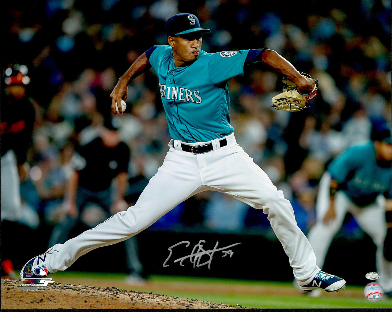 Edwin Diaz Autographed 16x20 Photo Seattle Mariners MCS Holo #104487