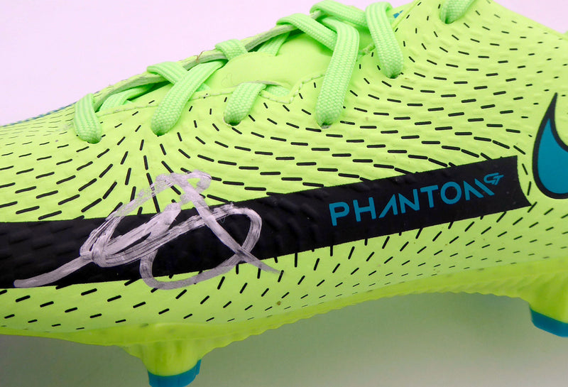 Mason Mount Autographed Green Nike Phantom Cleat Shoe Chelsea F.C. Size 8.5 Beckett BAS #K06314