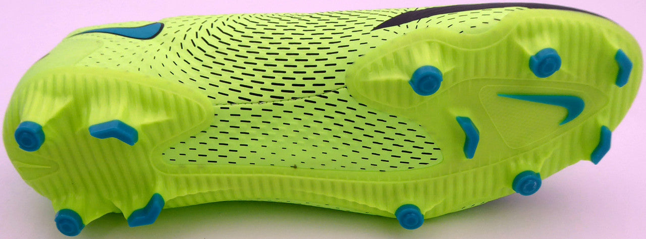 Mason Mount Autographed Green Nike Phantom Cleat Shoe Chelsea F.C. Size 8.5 Beckett BAS #K06314