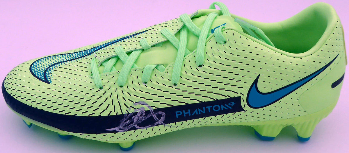 Mason Mount Autographed Green Nike Phantom Cleat Shoe Chelsea F.C. Size 8 (Light Auto) Beckett BAS #K06315