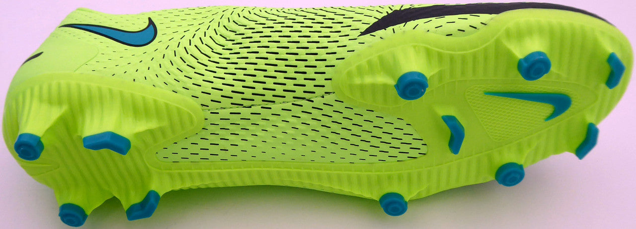 Mason Mount Autographed Green Nike Phantom Cleat Shoe Chelsea F.C. Size 10.5 Beckett BAS #K06297
