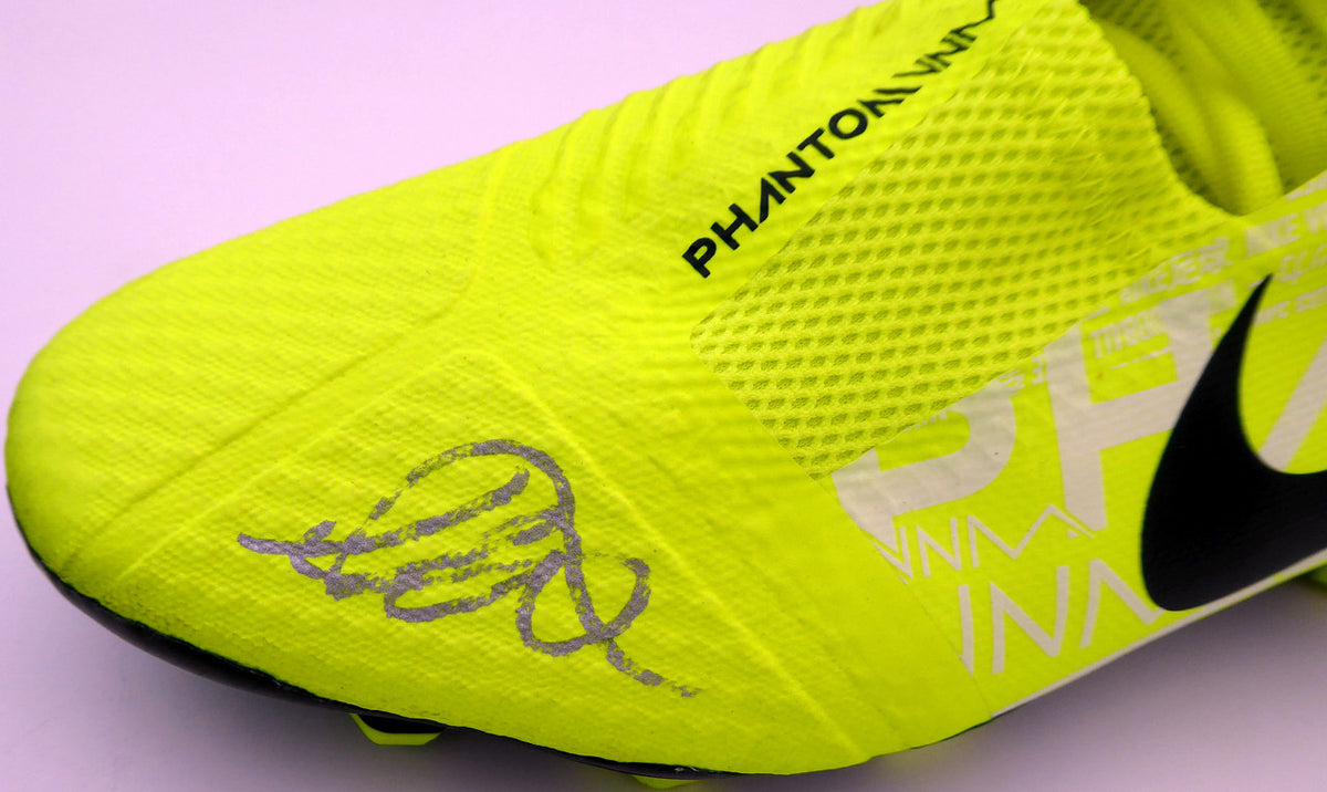 Mason Mount Autographed Yellow Nike Phantom VNM Nike Skin Cleat Shoe Chelsea F.C. Size 10 Beckett BAS #K06381