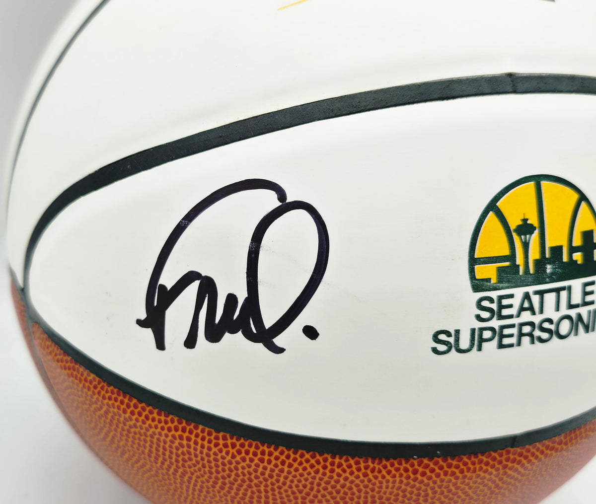 Downtown Fred Brown Autographed 1978-79 NBA Champions Logo Basketball Seattle Supersonics MCS Holo Stock #256895