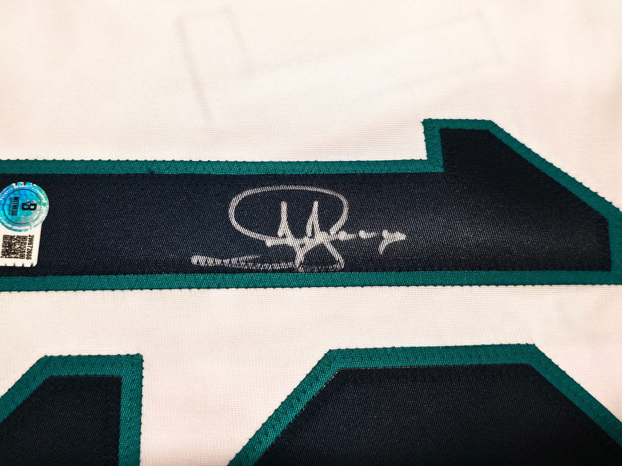 Seattle Mariners Jay Buhner Autographed White Jersey Beckett BAS Witness Stock #256887