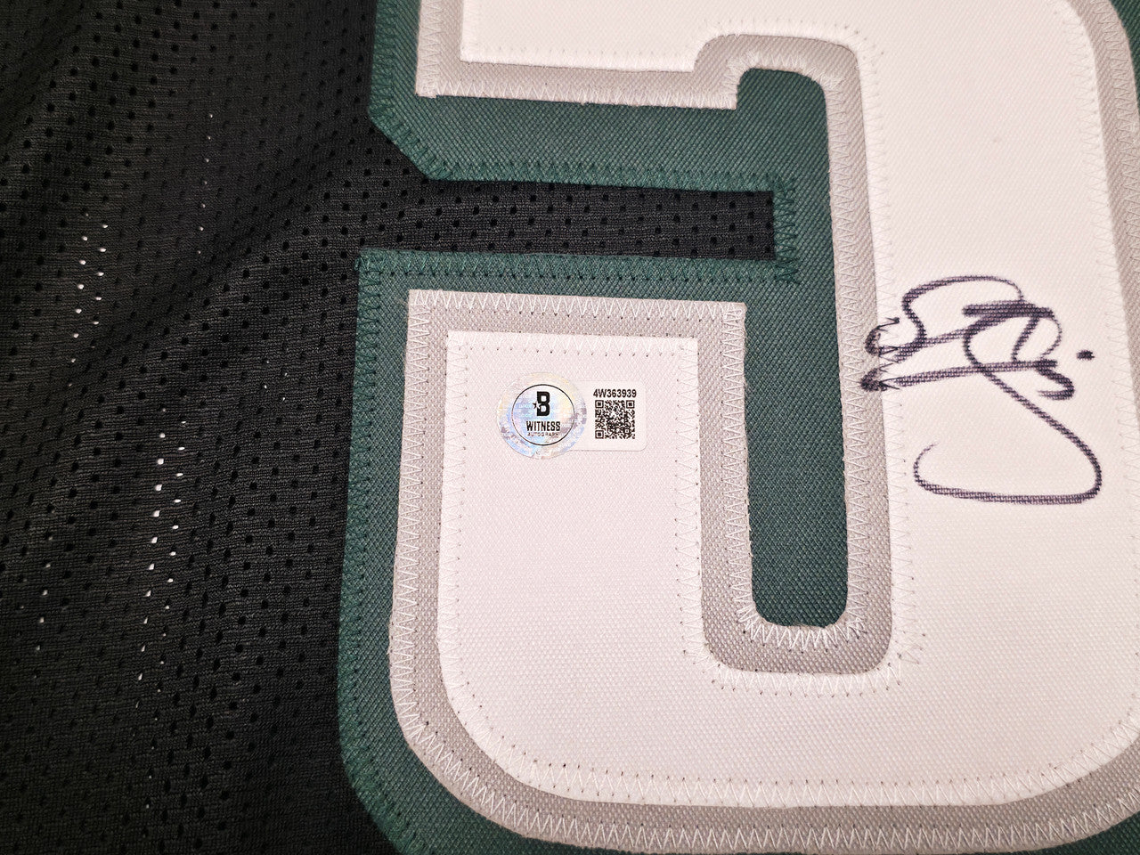 Philadelphia Eagles Donovan McNabb Autographed Black Jersey Beckett BAS Witness Stock #256860