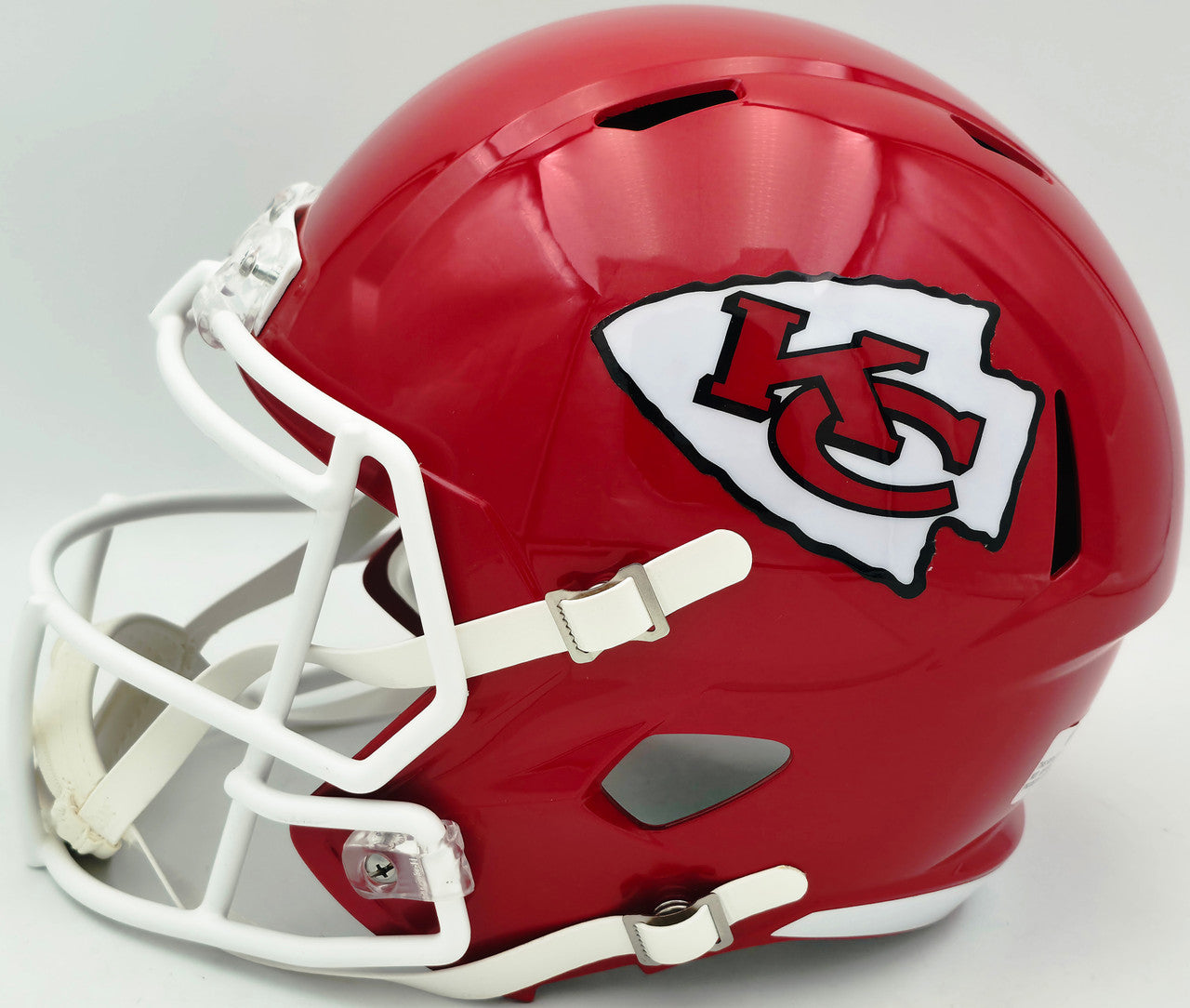 Jamaal Charles Autographed Kansas City Chiefs Red Full Size Speed Replica Helmet Beckett BAS Witness Stock #260051