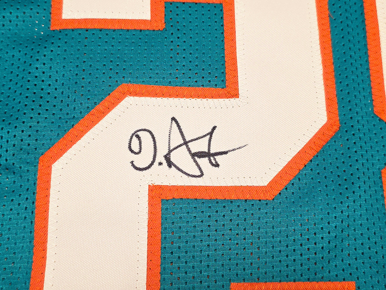 Miami Dolphins De'Von Achane Autographed Teal Jersey Beckett BAS Witness Stock #261450