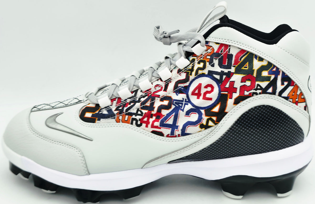 Ken Griffey Jr. Autographed White Nike Griffey 2 Mcs Jackie Robinson Day Baseball Cleats Seattle Mariners Size 11.5 Beckett BAS Witness Stock #262143