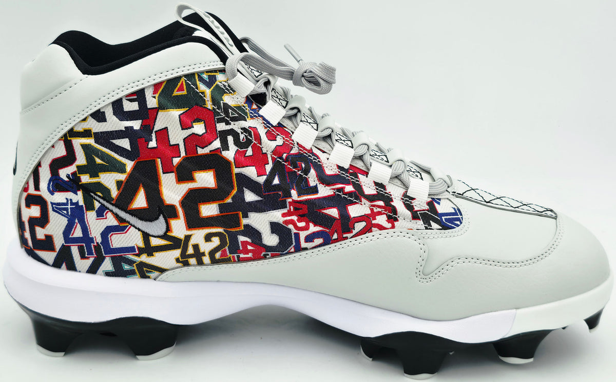 Ken Griffey Jr. Autographed White Nike Griffey 2 Mcs Jackie Robinson Day Baseball Cleats Seattle Mariners Size 11.5 Beckett BAS Witness Stock #262143