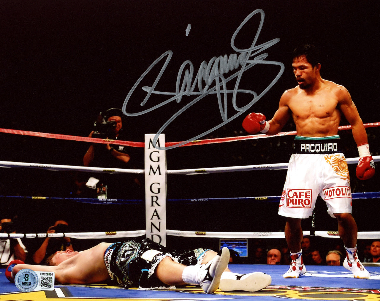 Manny Pacquiao Autographed 8x10 Photo Beckett BAS Witness Stock #262343