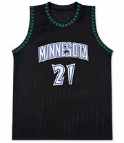 Minnesota Timberwolves Kevin Garnett Autographed Black Jersey Beckett BAS Witness Stock #265800