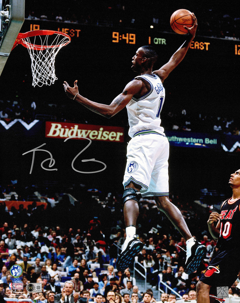 Kevin Garnett Autographed 16x20 Photo Minnesota Timberwolves Beckett BAS Witness Stock #265796