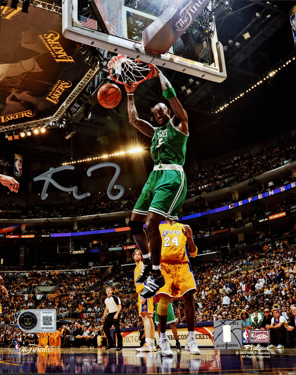 Kevin Garnett Autographed 8x10 Photo Boston Celtics Beckett BAS Witness Stock #265795