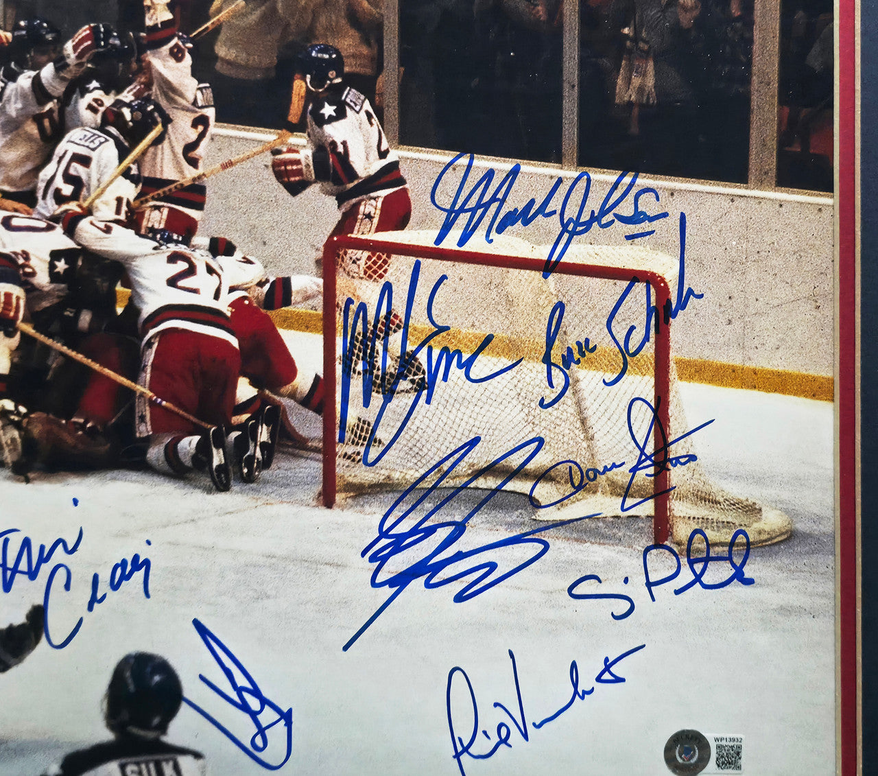 1980 Team USA Miracle on Ice Autographed Framed 16x20 Photo With 19 Signatures Beckett BAS Witness Stock #262545