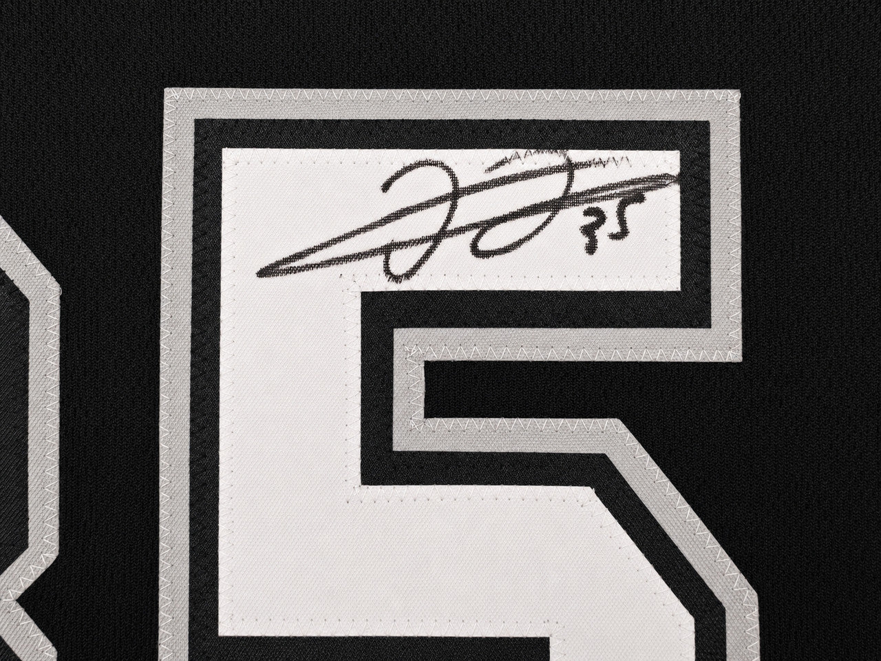 Chicago White Sox Frank Thomas Autographed Black Jersey Beckett BAS QR Stock #265937