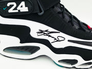 Ken Griffey Jr. Autographed White & Black Nike Air Griffey Max 1 Shoes Seattle Mariners Size 11.5 Beckett BAS Witness Stock #267479