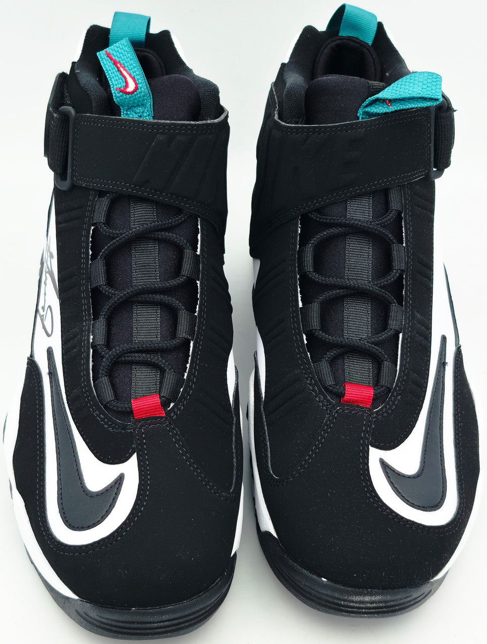 Ken Griffey Jr. Autographed White & Black Nike Air Griffey Max 1 Shoes Seattle Mariners Size 11.5 Beckett BAS Witness Stock #267479