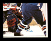 Jari Kurri Autographed 1983-84 Topps Stickers Card #21 Edmonton Oilers SKU #251474