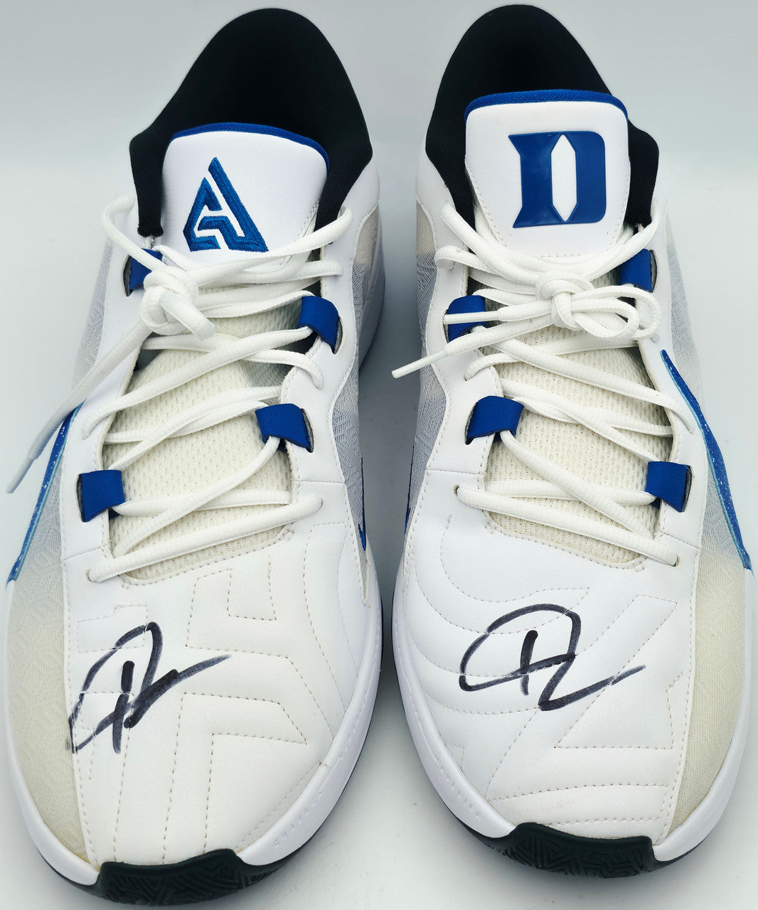 Giannis Antetokounmpo Autographed 2022 Player Exclusive (PE) Promo Oregon Black Nike Zoom Freak 4 NCAA Shoes Size 16 (With Box) Beckett BAS Witness #3W396582 & #3W396583