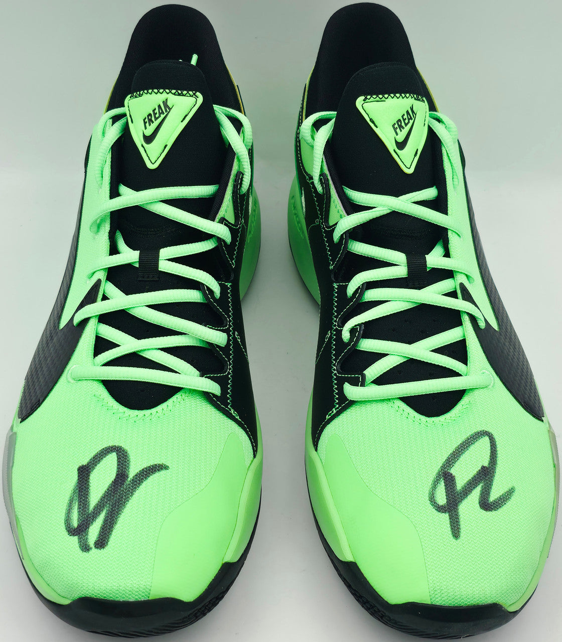 Giannis Antetokounmpo Autographed 2021 Player Exclusive (PE) Promo Arizona Navy Nike Zoom Freak 3 NCAA Shoes Size 17 (With Box) Beckett BAS Witness #3W396373 & #3W396374