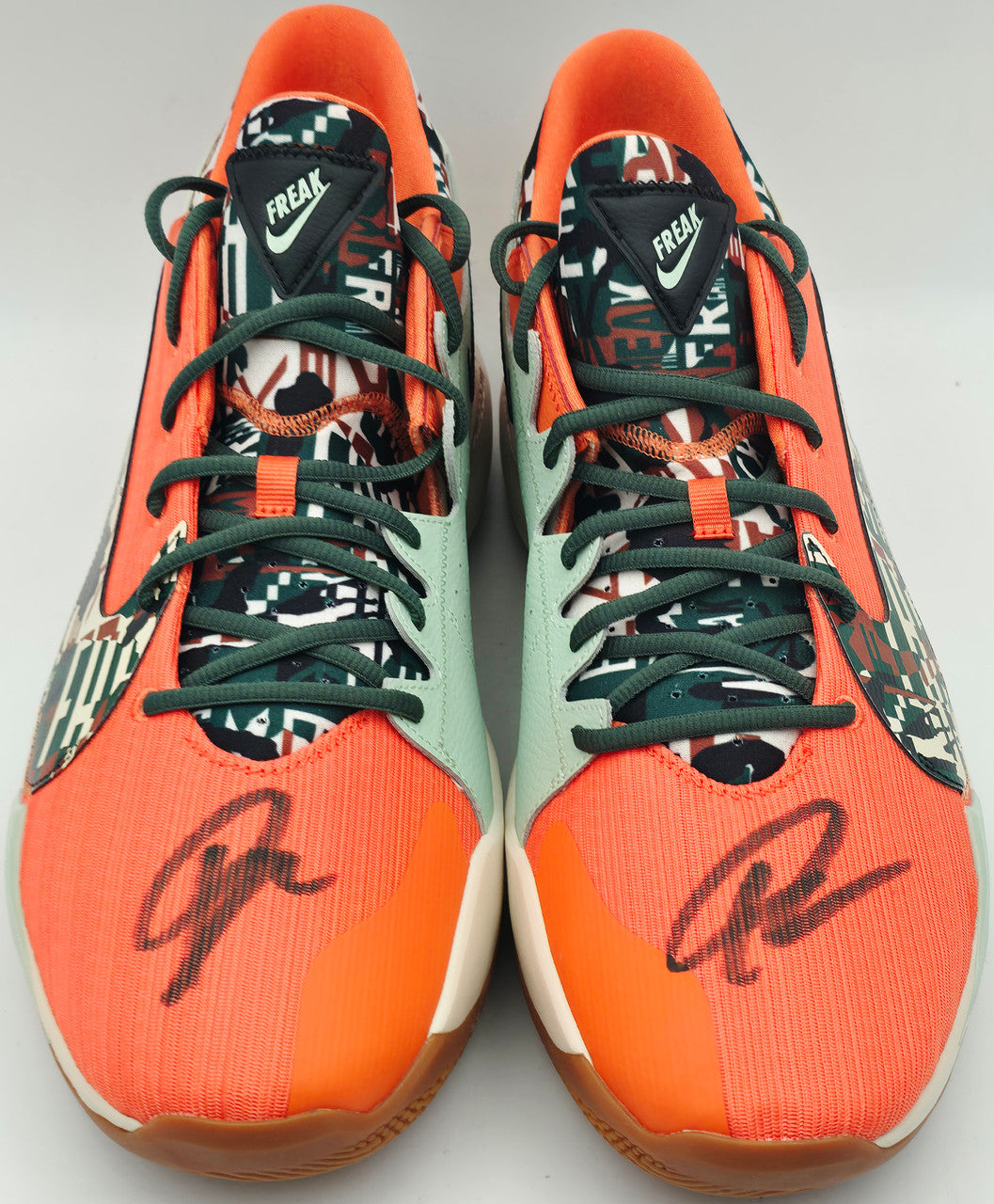Giannis Antetokounmpo Autographed 2023 Player Exclusive (PE) Promo Nike Immortality 3 Shoes Bucks Size 17 (No Box) Beckett BAS Witness #3W396614 & #3W396615