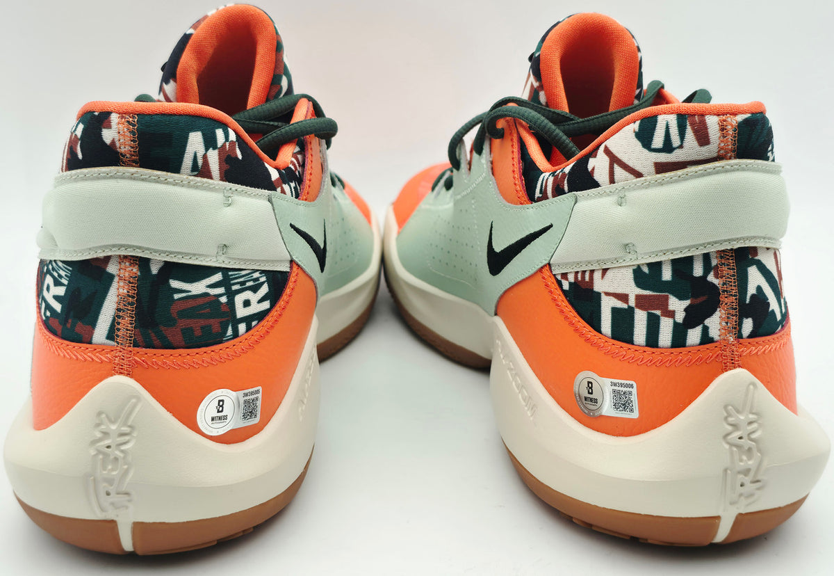 Giannis Antetokounmpo Autographed 2023 Player Exclusive (PE) Promo Nike Immortality 3 Shoes Bucks Size 17 (No Box) Beckett BAS Witness #3W396614 & #3W396615