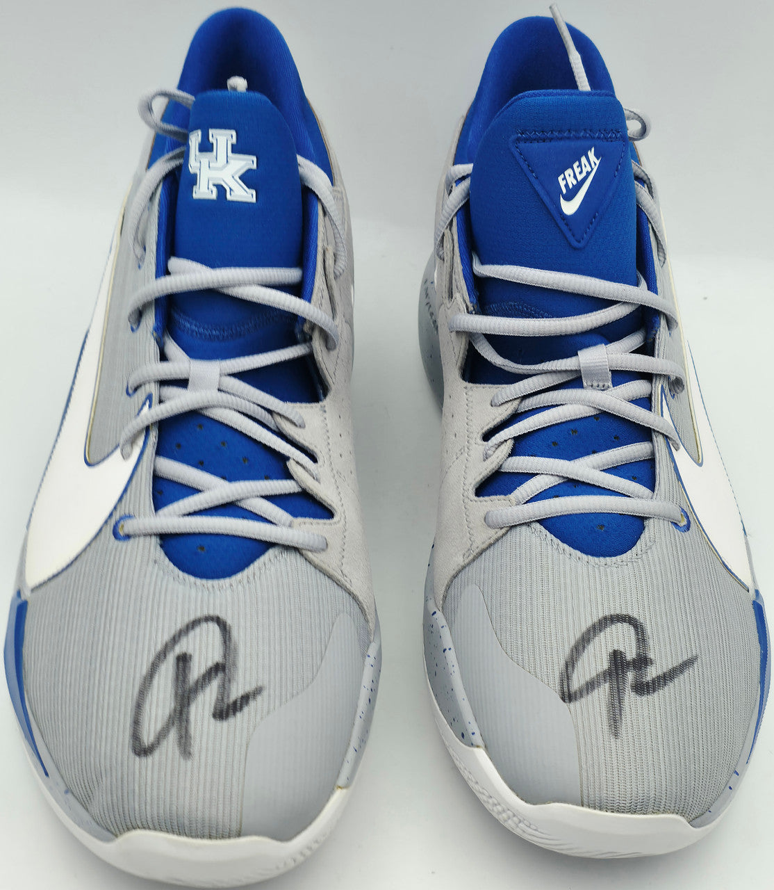 Giannis Antetokounmpo Autographed 2021 Player Exclusive (PE) Promo Kentucky Royal Blue Nike Zoom Freak 3 NCAA Shoes Size 16 (No Box) Beckett BAS Witness #3W396444 & #3W396445