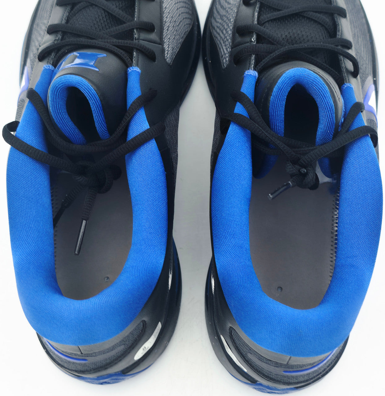 Giannis Antetokounmpo Autographed 2022 Player Exclusive (PE) Promo Royal Blue Nike Zoom Freak 4 NCAA Shoes Size 16 Beckett BAS Witness #3W396586 & #3W396587