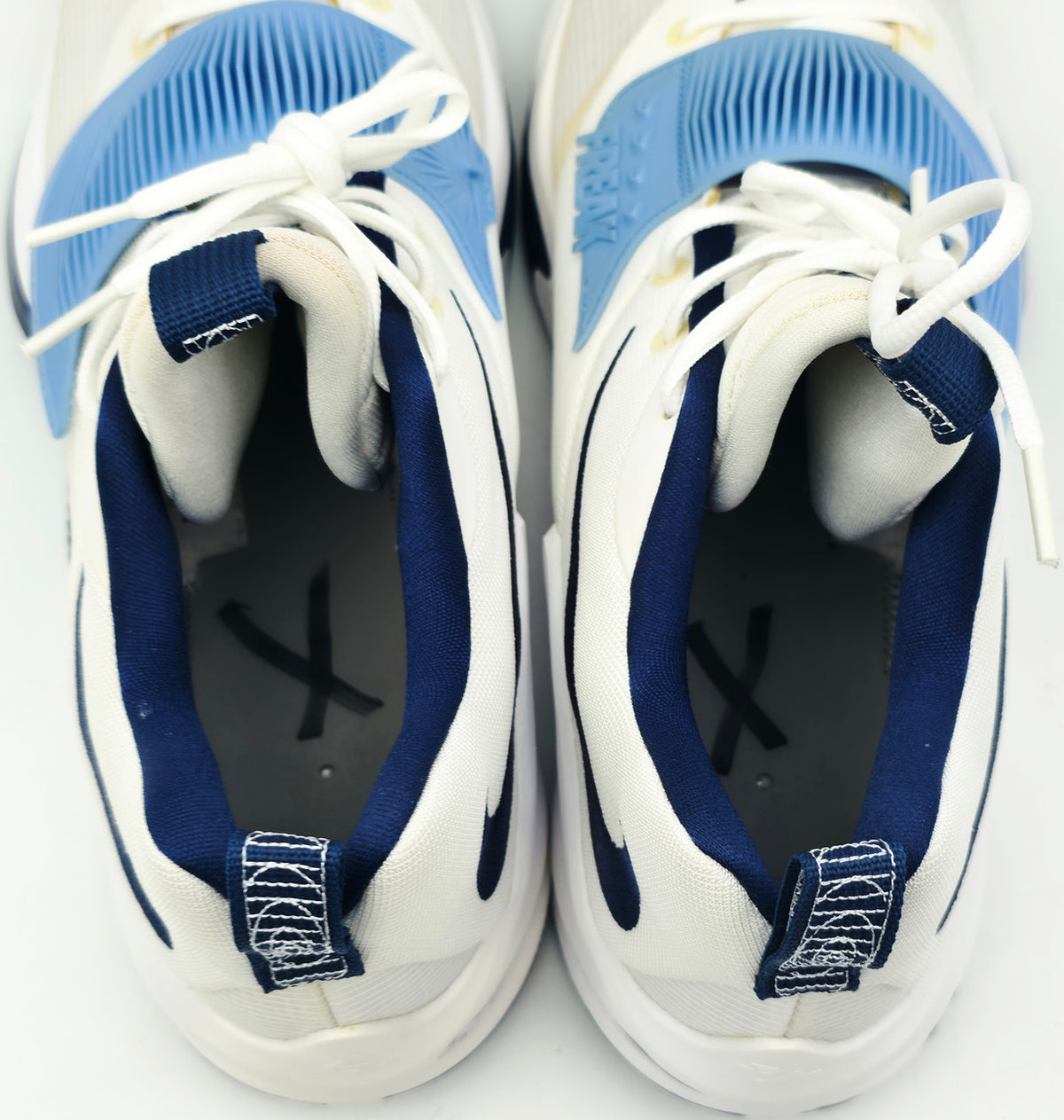 Giannis Antetokounmpo Autographed 2021 Player Exclusive (PE) Promo Kentucky White Nike Zoom Freak 3 NCAA Shoes Size 16 (With Box) Beckett BAS Witness #3W396849 & #3W396850