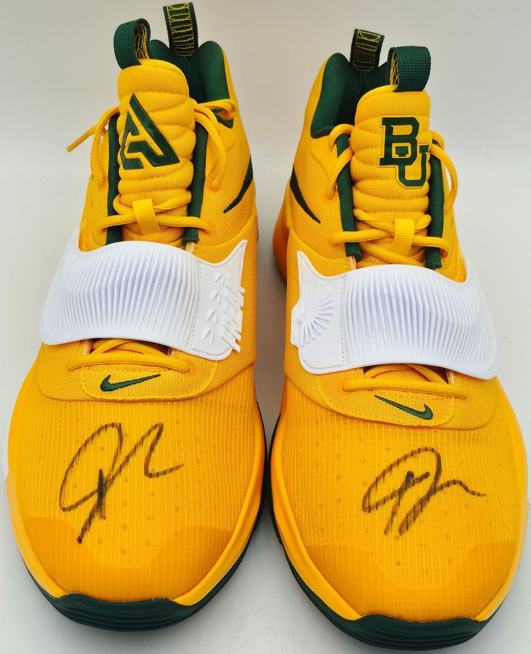Giannis Antetokounmpo Autographed 2021 Player Exclusive (PE) Promo Baylor White Nike Zoom Freak 3 NCAA Shoes Size 16 (No Box) Beckett BAS Witness #3W396929 & #3W396930