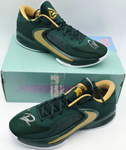 Giannis Antetokounmpo Autographed Green Nike Zoom Freak 6 Shoes Bucks Size 17 (With Box) Beckett BAS Witness #3W395100 & #3W395101