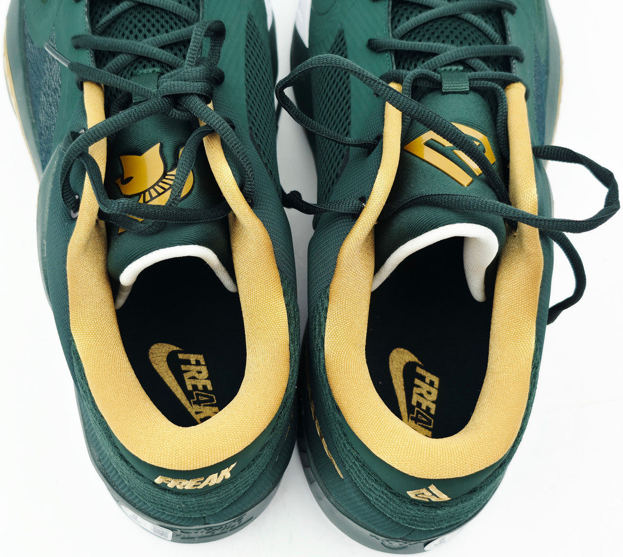 Giannis Antetokounmpo Autographed Green Nike Zoom Freak 6 Shoes Bucks Size 17 (With Box) Beckett BAS Witness #3W395100 & #3W395101