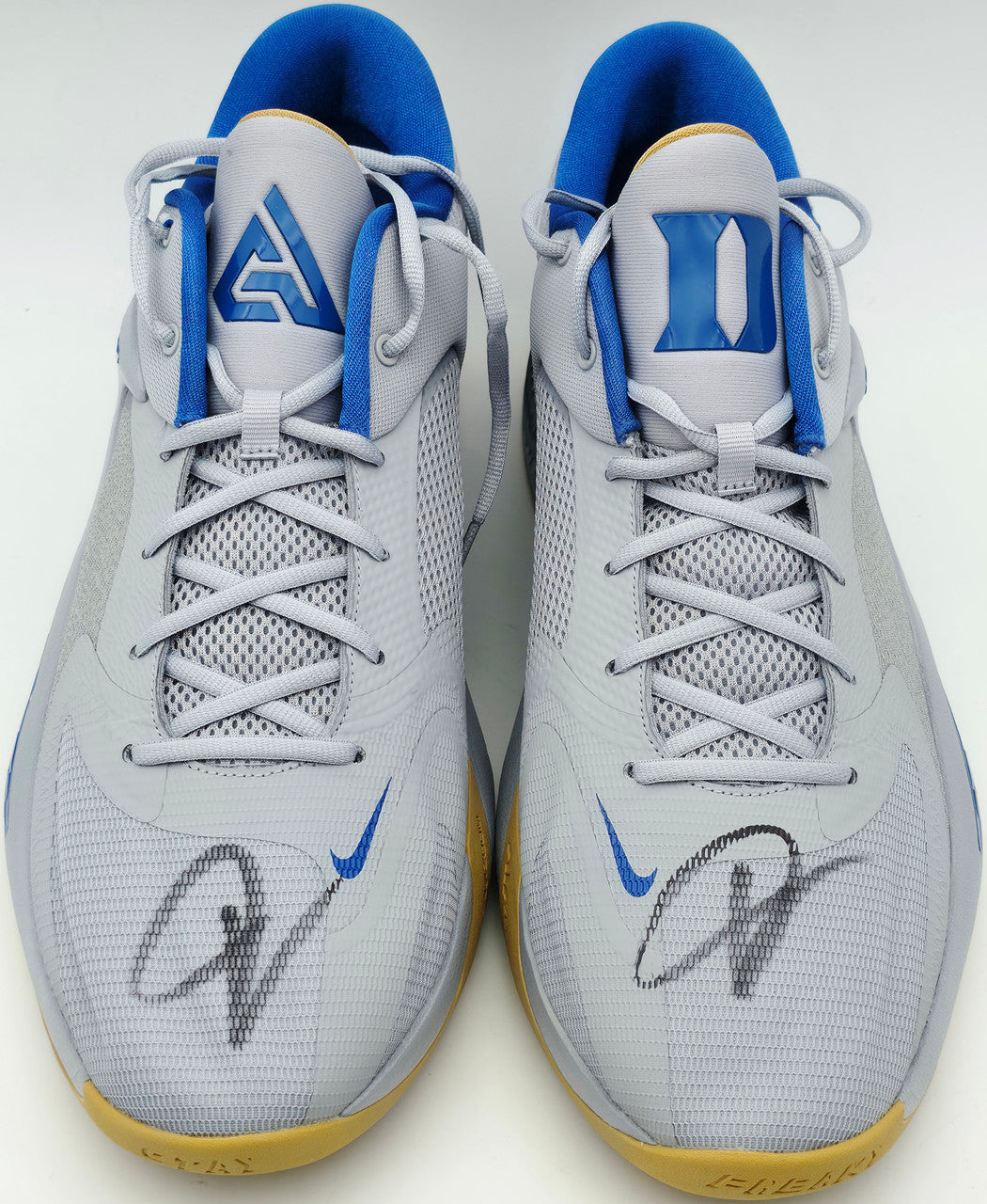 Giannis Antetokounmpo Autographed Nike Zoom Freak 2 Shoes Bucks Size 17 (No Box) Beckett BAS Witness #3W395059 & #3W395060
