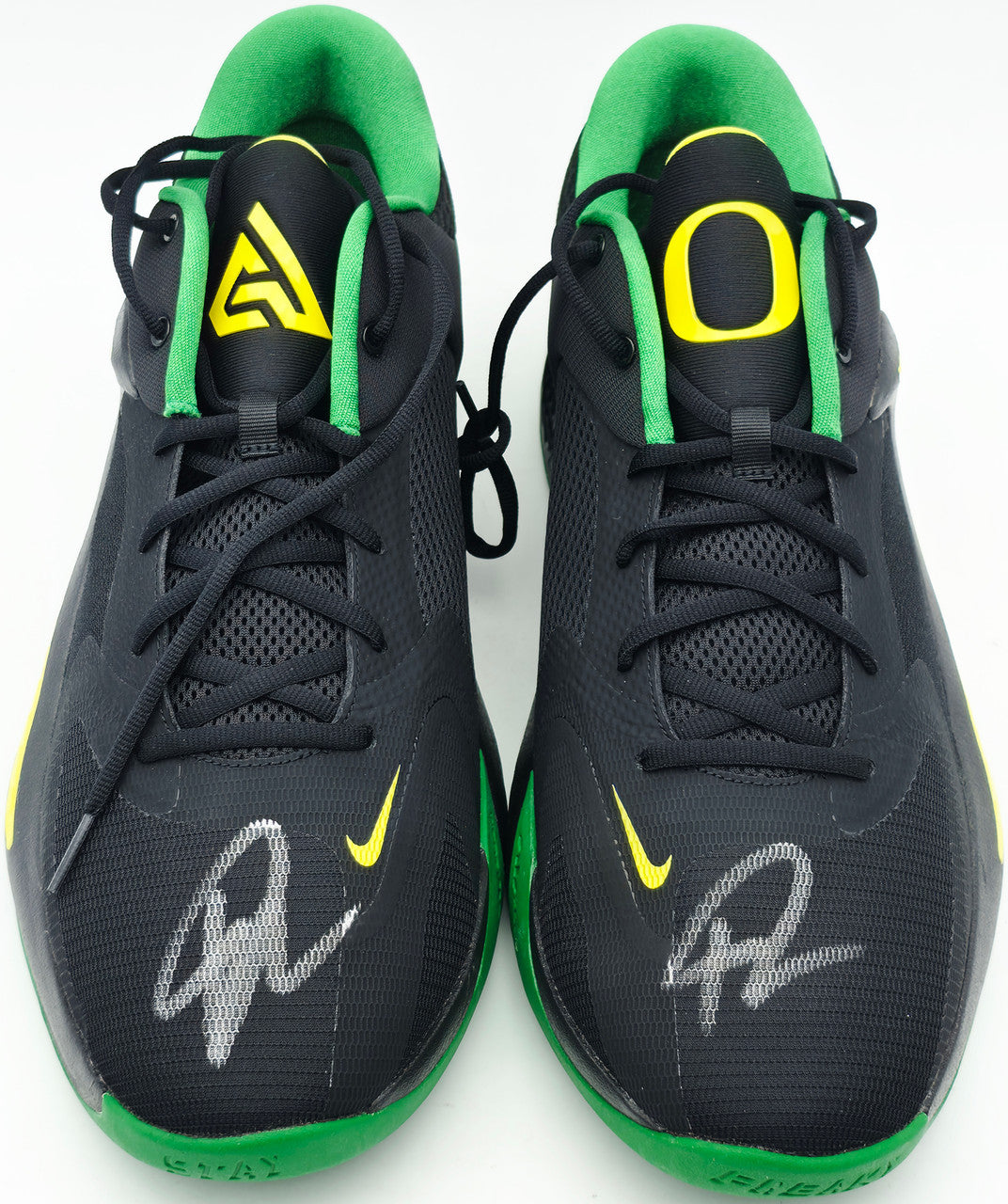 Giannis Antetokounmpo Autographed White Nike Immortality 3 Shoes Bucks Size 17 (No Box) Beckett BAS Witness #3W397277 & #3W397278