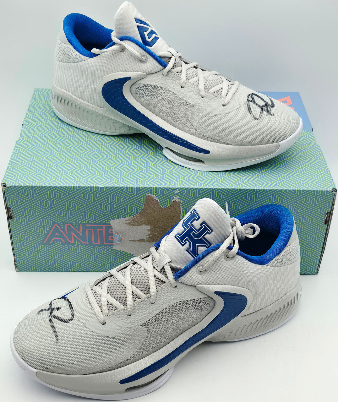 Giannis Antetokounmpo Autographed Nike Zoom Freak 3 Shoes Bucks Size 17 (No Box) Beckett BAS Witness #3W396895 & #3W396896