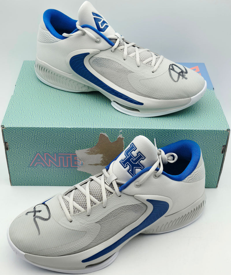 Giannis Antetokounmpo Autographed Nike Zoom Freak 3 Shoes Bucks Size 17 (No Box) Beckett BAS Witness #3W396895 & #3W396896