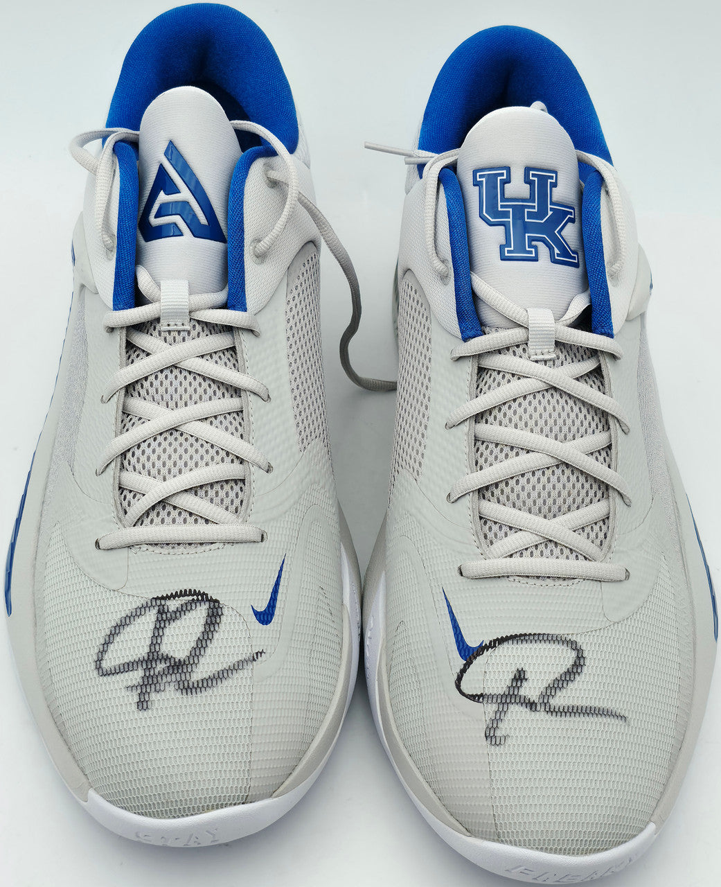 Giannis Antetokounmpo Autographed Nike Zoom Freak 3 Shoes Bucks Size 17 (No Box) Beckett BAS Witness #3W396895 & #3W396896