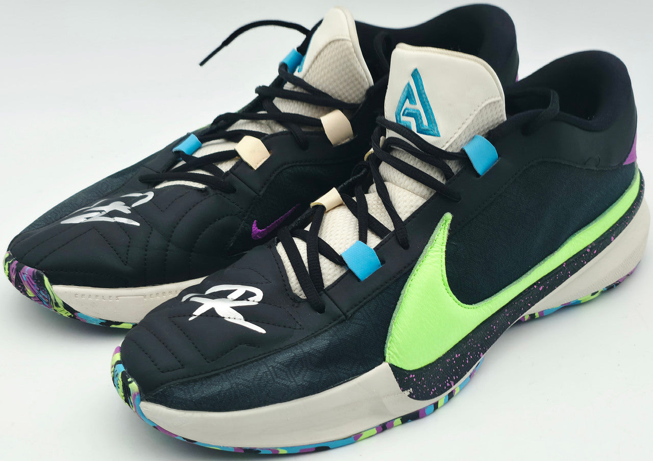 Giannis Antetokounmpo Autographed 2023 Player Exclusive (PE) Promo Duke Blue Devils White Nike Zoom Freak 5 NCAA Shoes Size 17 (With Box) Beckett BAS Witness #3W396654 & #3W396655